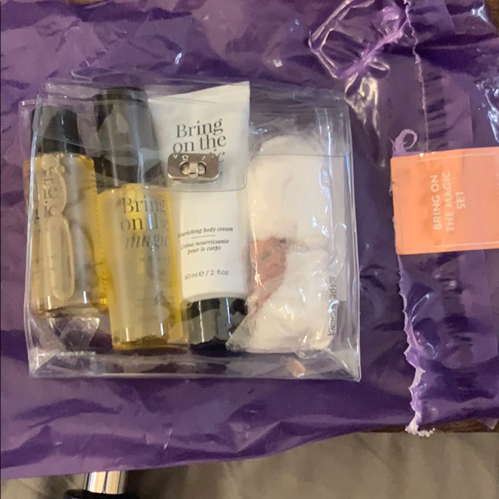 MONAT Bring on the Magic gift set